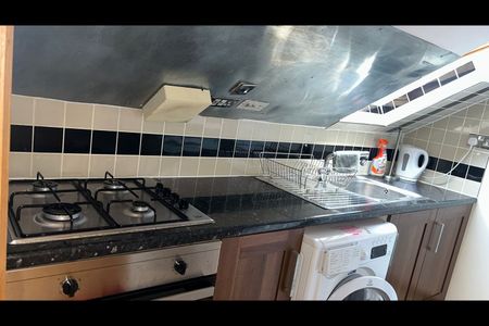 Room in a Shared House, Elm Road, E11 - Photo 4