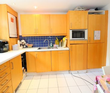 Room in a Shared House, Ropemaker Road, SE16 - Photo 3