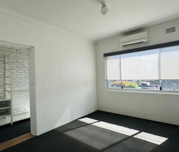 Charming Kingsgrove above shop 2-bedroom Unit with Retro Charm - Photo 6