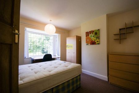 4 bedroom semi-detached house to rent - Photo 4