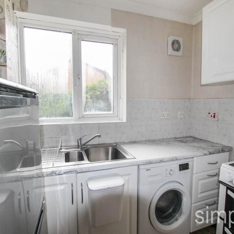 1 bedroom ground floor flat to rent - Photo 1