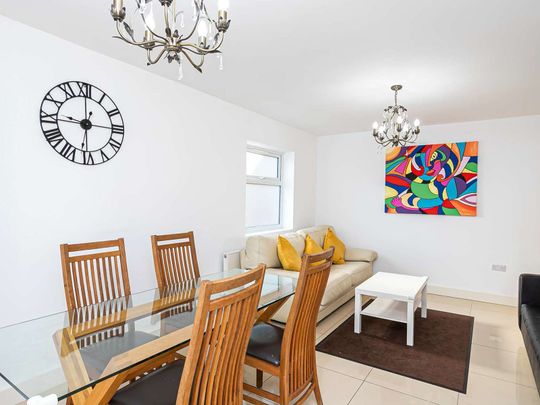 Your Home away from Home Room 4 - Photo 1