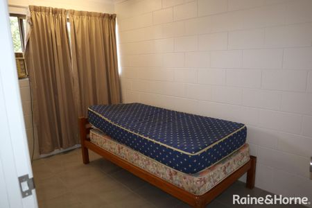 UPDATED AND FULLY FURNISHED TOWNHOUSE IN HERMIT PARK - Photo 4