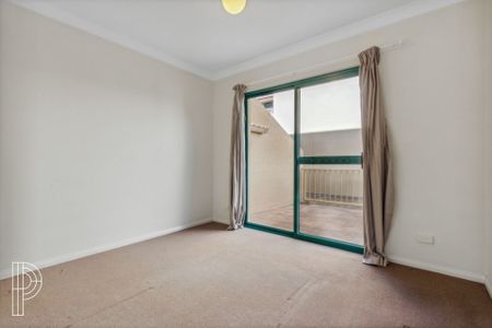Charming 2-Bedroom Apartment in the Heart of Griffith with brand new carpets - Photo 3