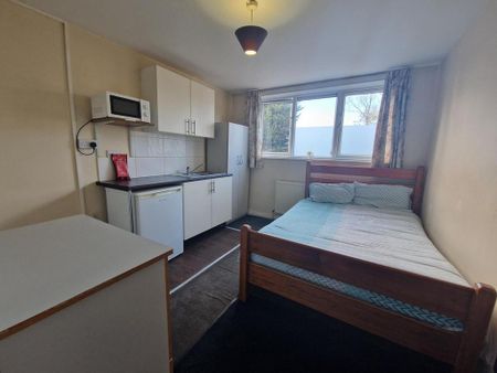 1 bedroom in a house share to rent - Photo 5