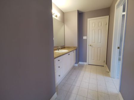 For Lease - 279 River Ridge Boulevard, Aurora, Ontario - Photo 4