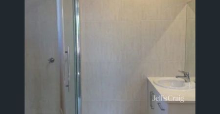 LARGE FOUR BEDROOM TOWNHOUSE IN THE HEART OF ELTHAM - Photo 4