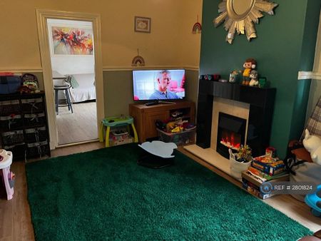 3 bedroom terraced house to rent - Photo 4