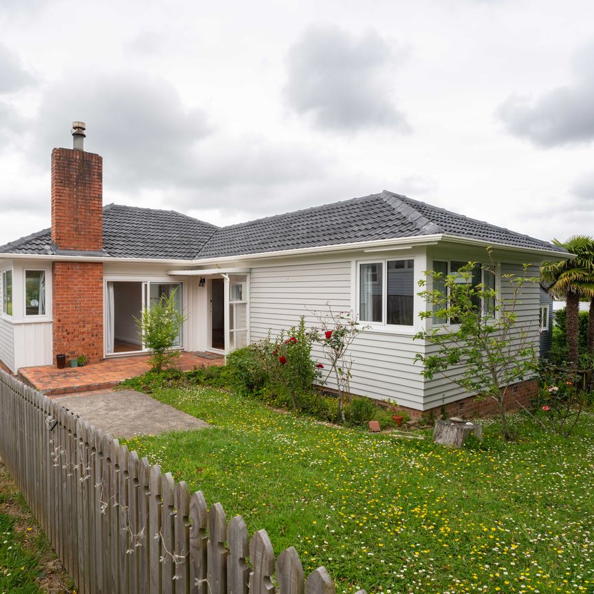 12 Norman Rd, Titirangi - Photo 1