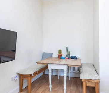 3 bedroom flat to rent - Photo 3