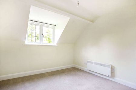 A charming three bedroom cottage in an idyllic location - Photo 5