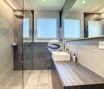 Superb semi-detached villa by covered carport - Photo 5