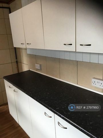 4 bedroom terraced house to rent - Photo 5