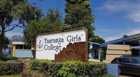 Fresh, Fun & Full of Light! - Photo 3