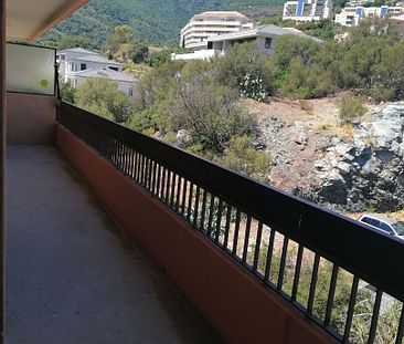 Bastia Location Grand T2 meublé avec Terrasse - Ascenseur - Parking privatif - Cave - Photo 2