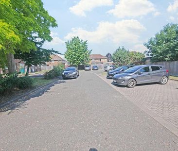 Egan Way, Hayes, UB3 - Photo 6