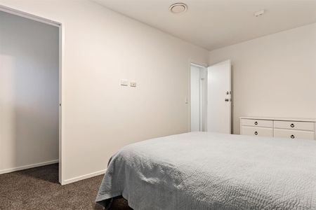 Room for rent in popular boarding house! - Photo 4