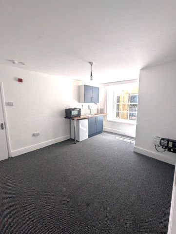 Bedsit, Southleigh Road, BS8 - Photo 3