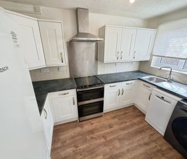 3 bedroom end of terrace house to rent - Photo 4