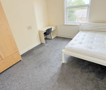 8 Bedroom Semi-Detached House - Photo 5