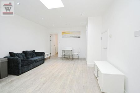 St. Johns Road, Isleworth, TW7 - Photo 2