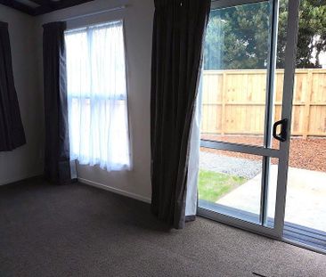 Brand New 3 Bedroom, 2 Bathroom home w/ sleepout - Photo 1