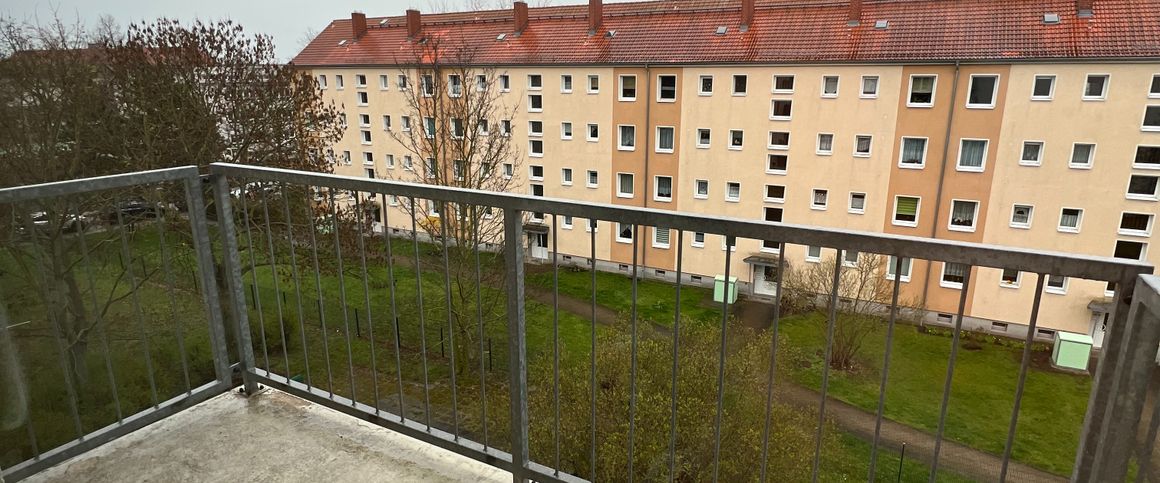 Familien und WGs aufgepasst! Schöne 3-RW mit Balkon zu vermieten! - Foto 1