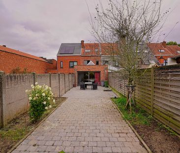 Zeer ruime lichtrijke woning met 3 slaapkamers - Photo 1