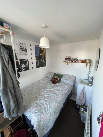 6 Bed Terraced House, Queens Park Road, BN2 - Photo 2