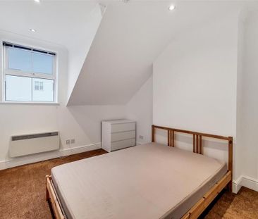 3 bedroom flat to rent - Photo 5