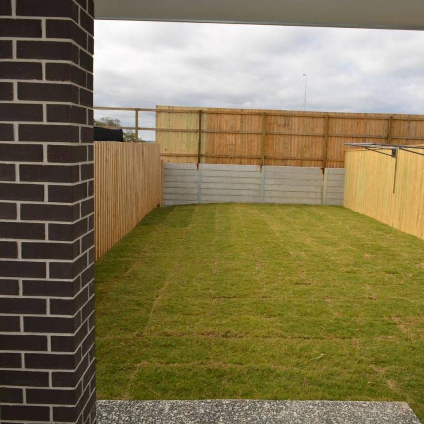 FULLY SECURE & PERFECT FOR A FAMILY. LESS THAN TWO YEARS OLD - Photo 1