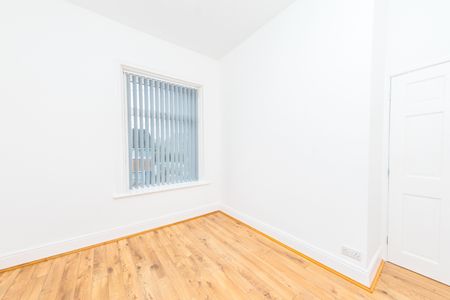 EAST PARK STREET MORLEY LEEDS - Photo 4