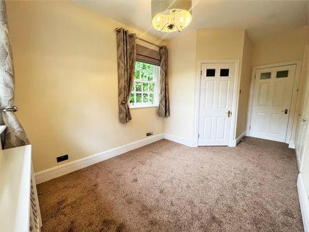 Maybury Knowle, Woking, Surrey, GU22 - Photo 4