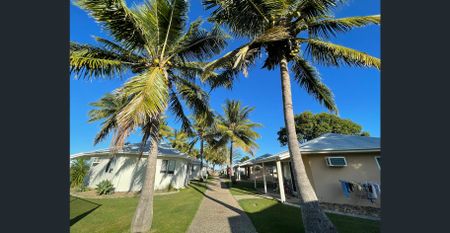 FURNISHED BEACHSIDE VILLA - Photo 5