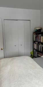 3 1/2 très ensoleillé Vieux Longueuil 1260$/mois à partir du 1 mars - Photo 4