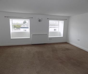 3 bedroom flat to rent - Photo 4