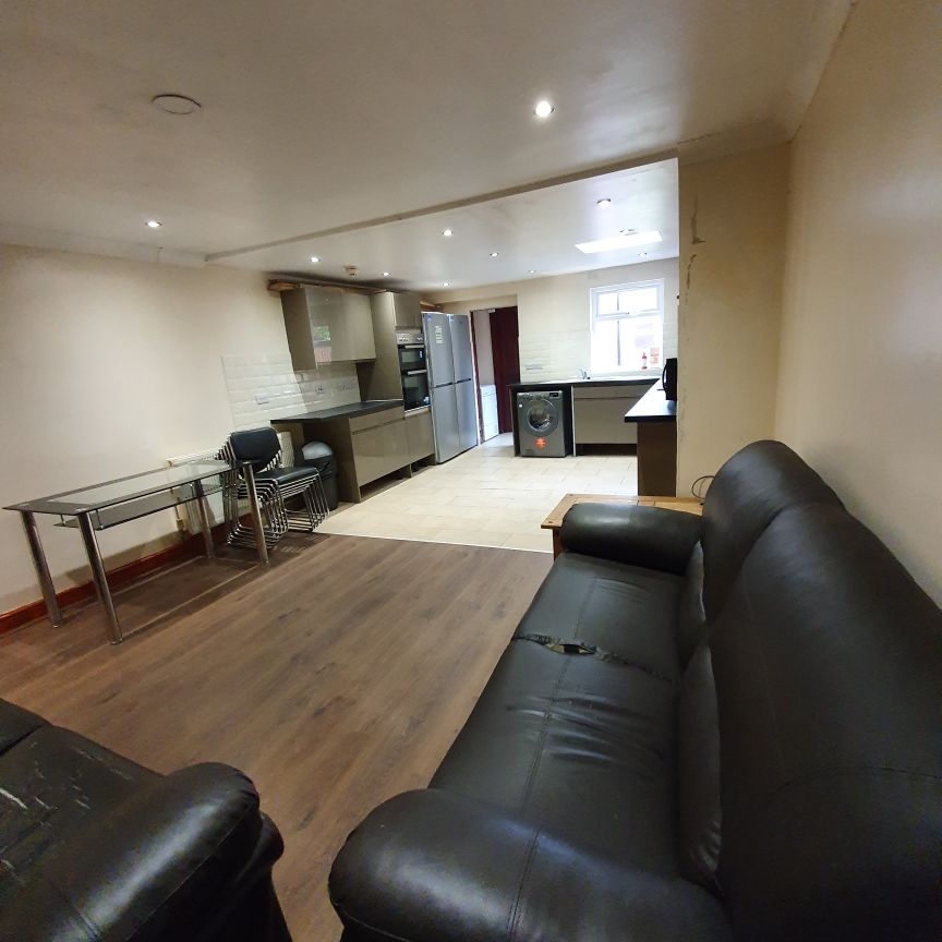 100 TEIGNMOUTH ROAD - Photo 1