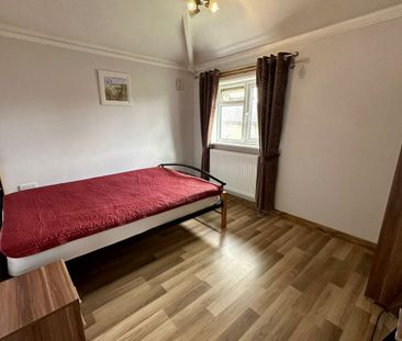 Wykebeck Avenue - Photo 3