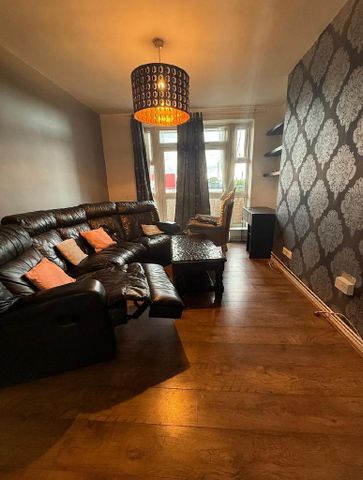 4 bedroom flat share to rent - Photo 5