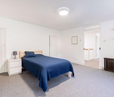 4 bedroom detached house to rent - Photo 2