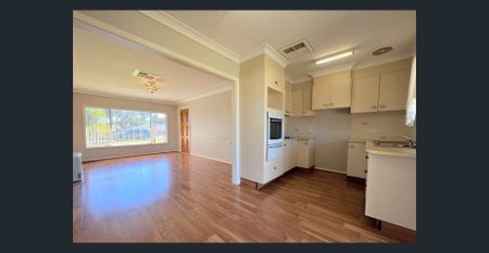 Comfortable and conveniently located - 3 bedroom home. - Photo 4