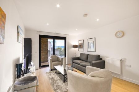 3 bedroom flat to rent - Photo 2