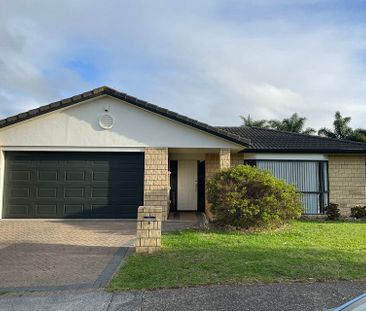 Spacious 4 bedroom home - Photo 3
