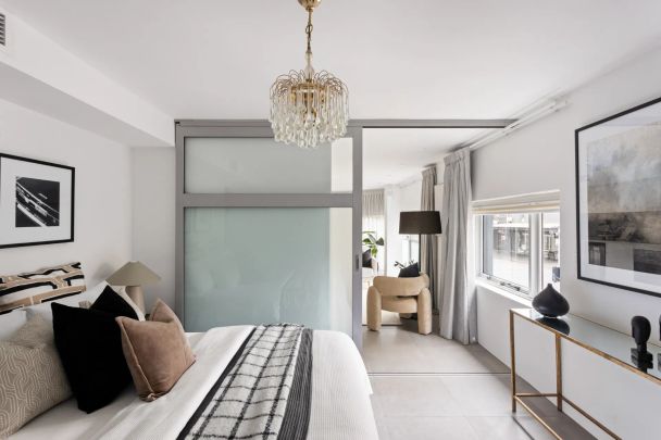 Light-Filled Designer Apartment in Prime Lifestyle Location - Photo 1