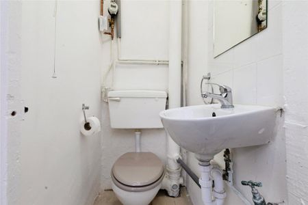 3 bedroom flat to rent - Photo 4