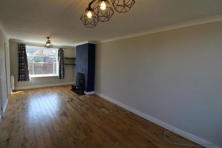4 bedroom semi-detached house to rent - Photo 2