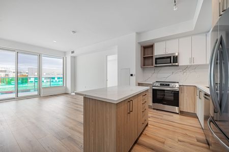 For Lease - 333 Sunseeker Avenue Unit# 418, Innisfil, Ontario - Photo 2