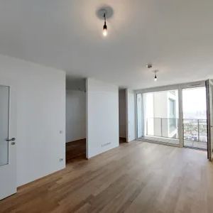 1,5 Zimmerwohnung mit Balkon im 15. OG im Herzen von Monte Laa - Photo 1
