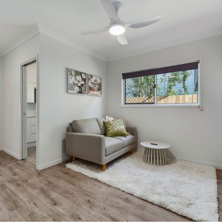 NEAR NEW FULLY FURNISHED, STUDIO APARTMENT – BILLS INCLUDED! - Photo 1