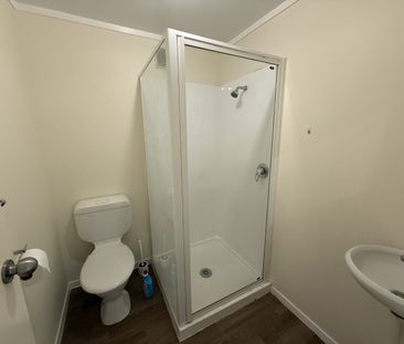 126B Broderick Road, Johnsonville - Photo 3